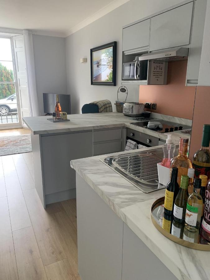 Beautiful Flat With Harbour Views 滕比 外观 照片
