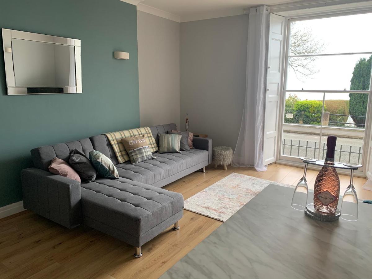 Beautiful Flat With Harbour Views 滕比 外观 照片