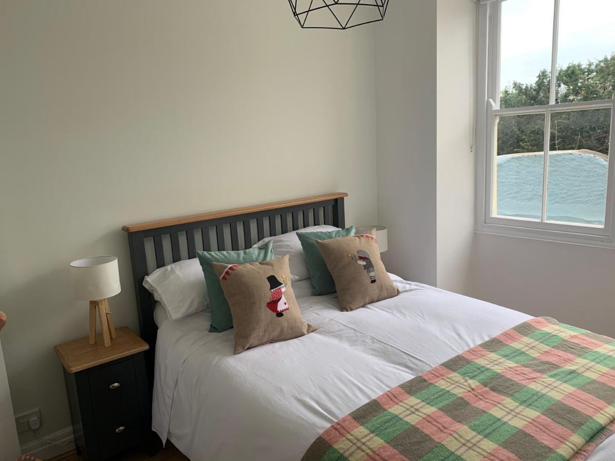 Beautiful Flat With Harbour Views 滕比 外观 照片