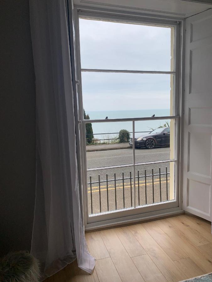 Beautiful Flat With Harbour Views 滕比 外观 照片