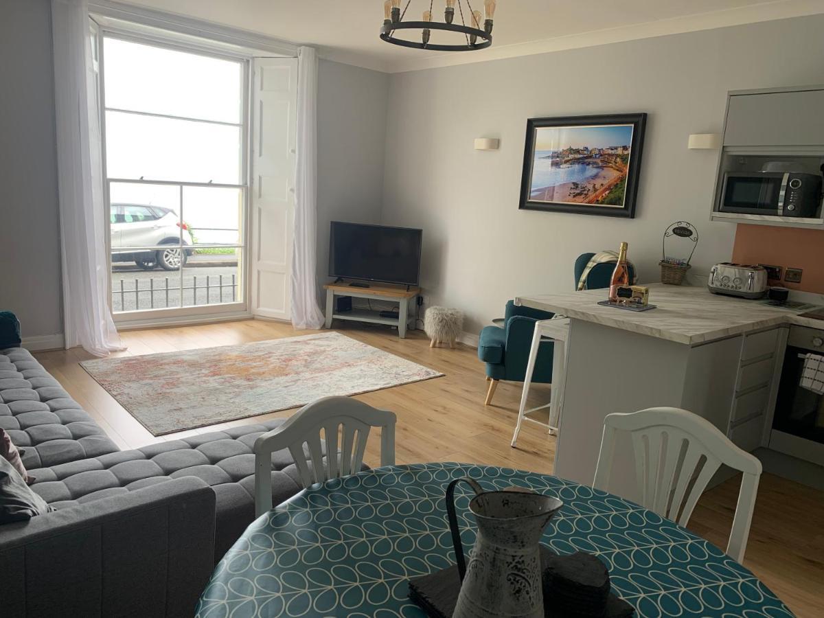 Beautiful Flat With Harbour Views 滕比 外观 照片